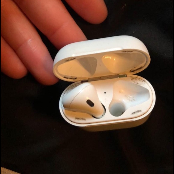 Apple Airpods with charging case